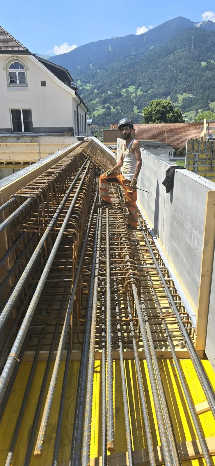 Wall and retaining-wall reinforcement