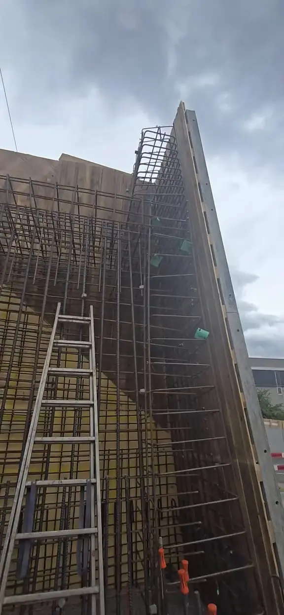 Wall and retaining-wall reinforcement