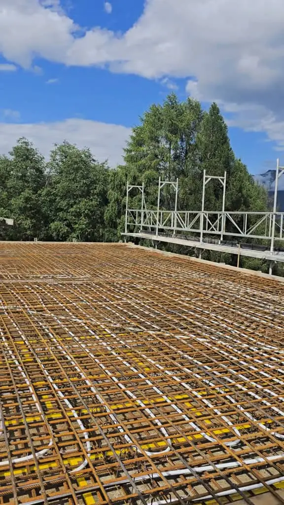 Slab rebar with underfloor heating