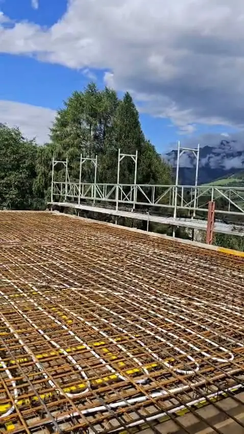 Floor slab above the valley